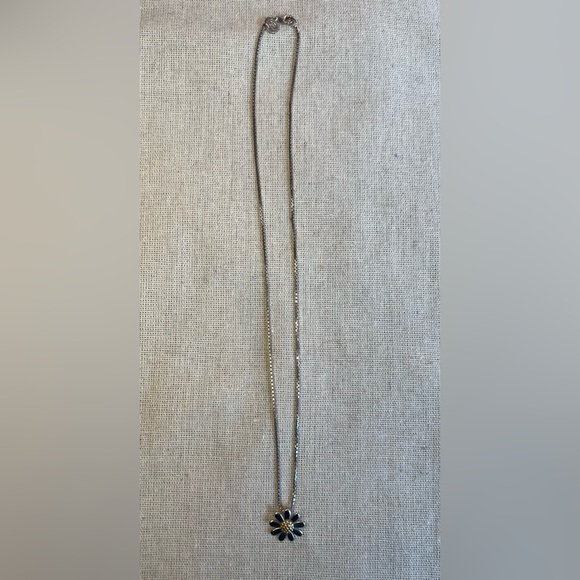 METALSMITHS STERLING
Daisy Pendant - comes with chain - Picture 2 of 5